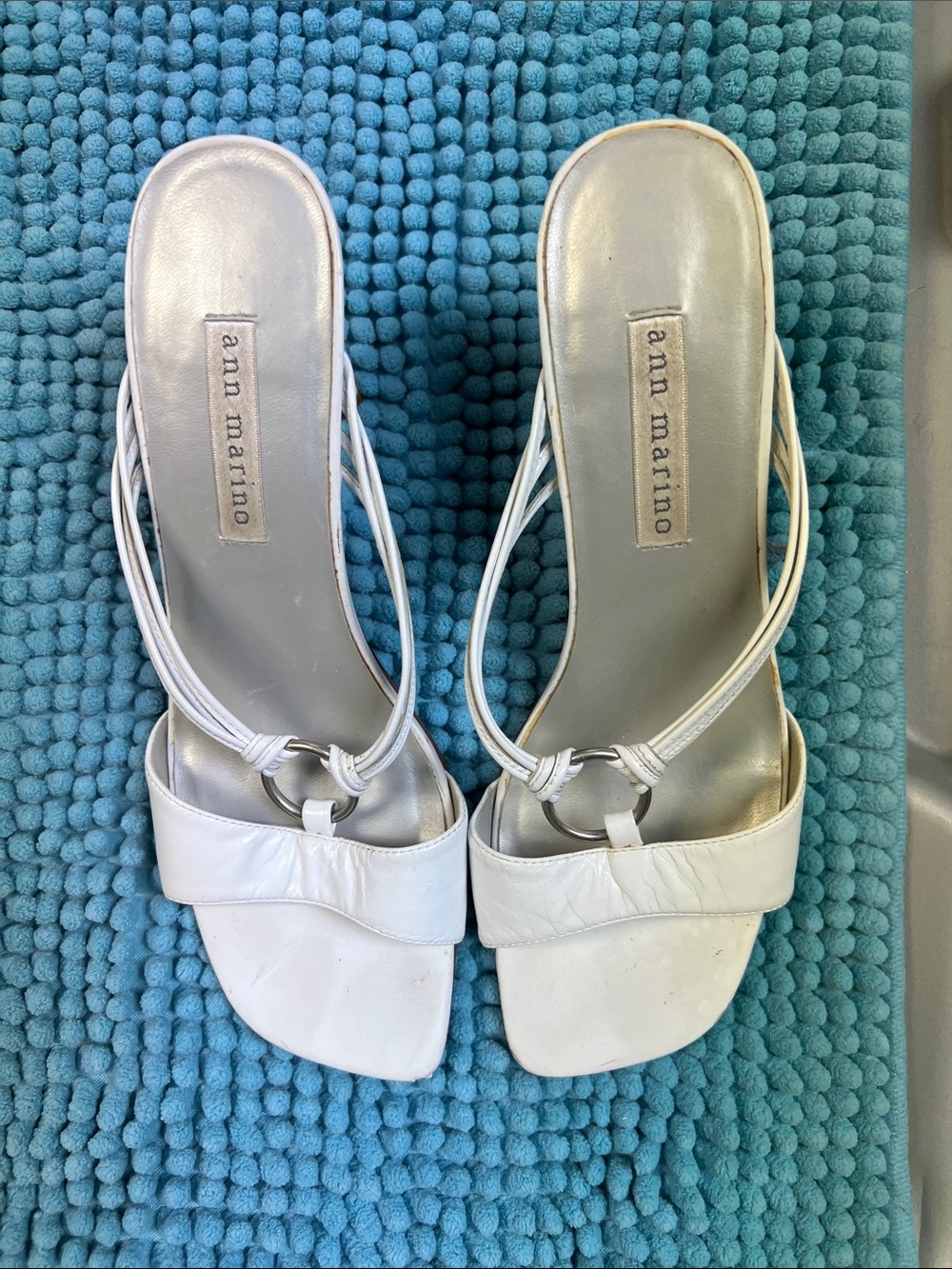 Ann Marino White Leather Ring-Detail Slide Heels